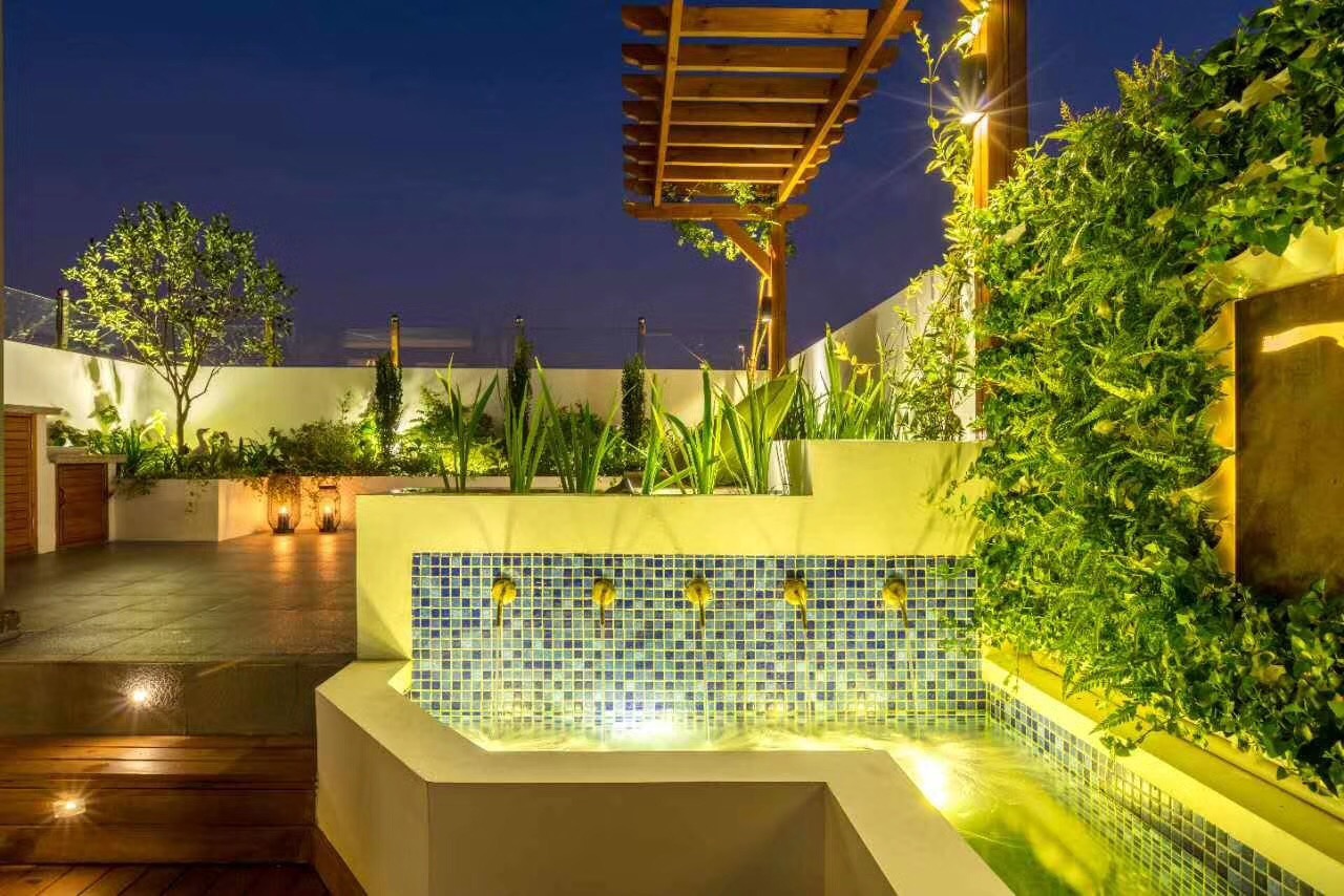 有了花園，一定要有個水池子